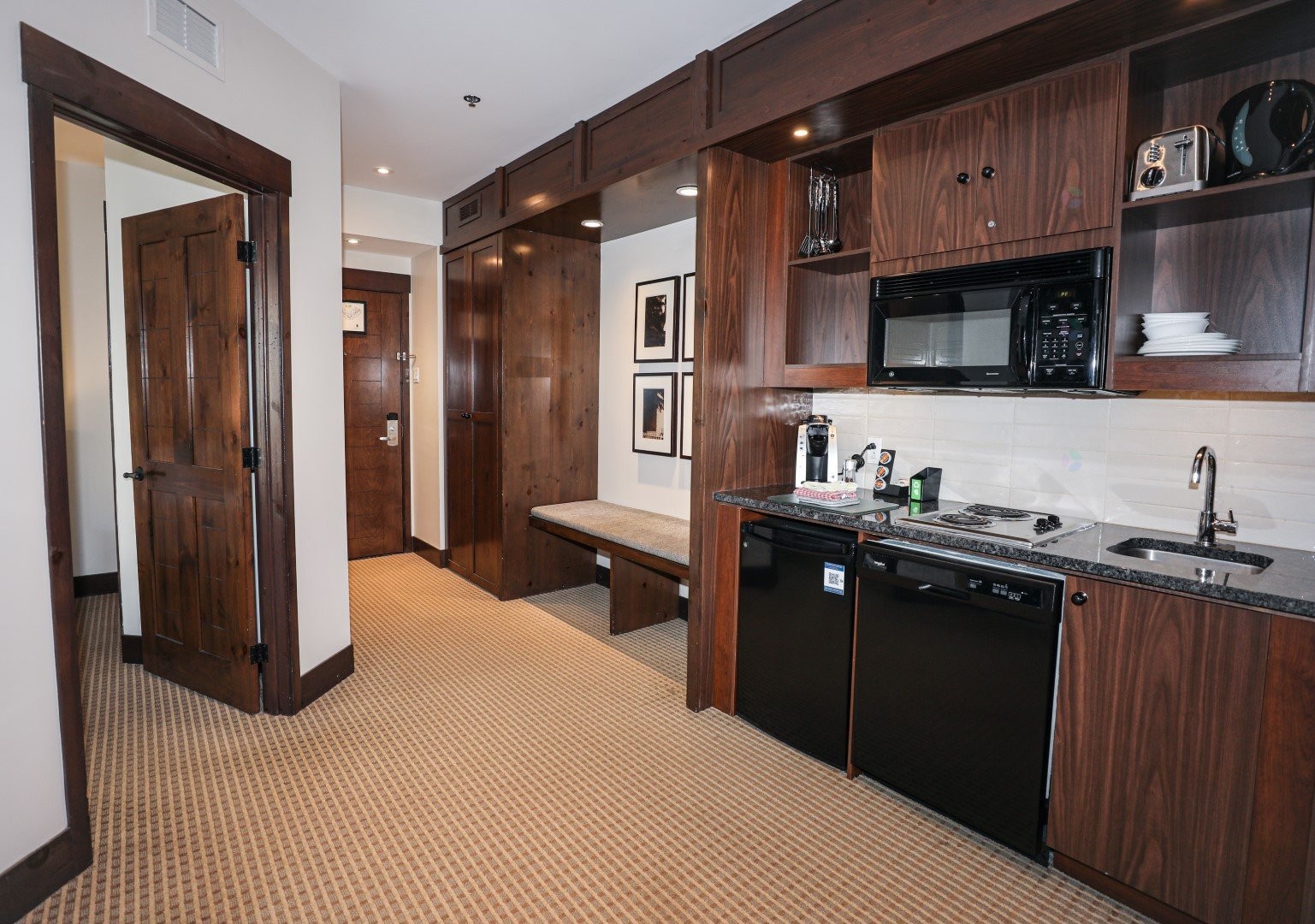 









150


Ch. du Curé-Deslauriers

, 302,
Mont-Tremblant,




QC
J8E1C9

