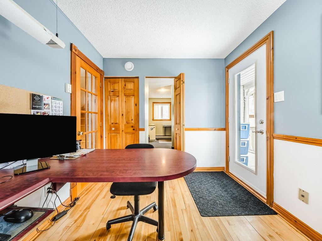 









850


Rue Bernard-Pilon

,
McMasterville,




QC
J3G5X7

