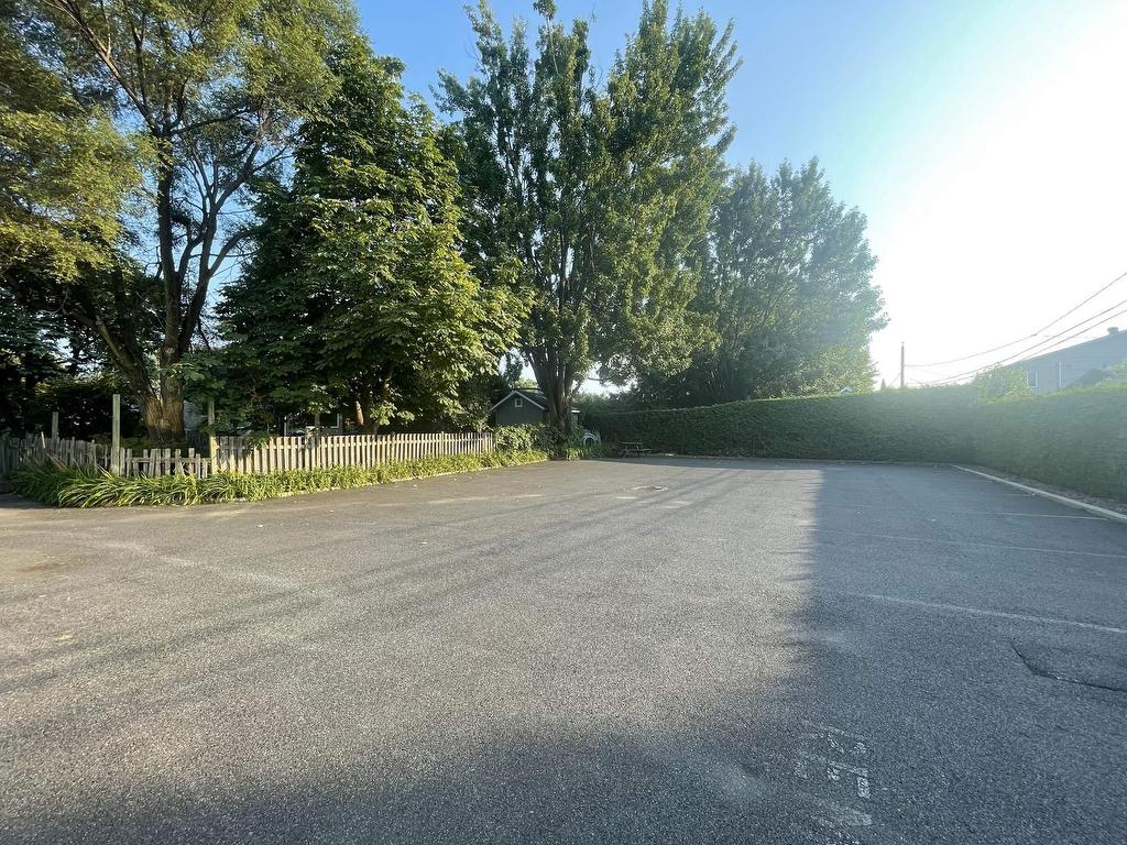 









850


Rue Bernard-Pilon

,
McMasterville,




QC
J3G5X7

