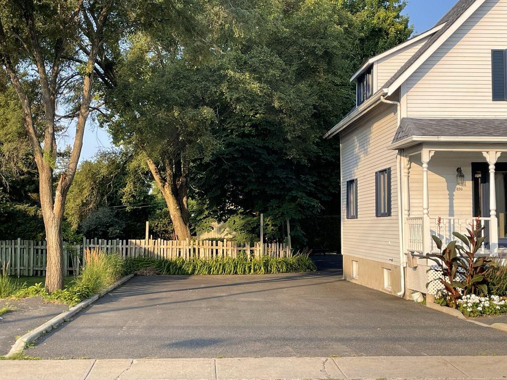 









850


Rue Bernard-Pilon

,
McMasterville,




QC
J3G5X7

