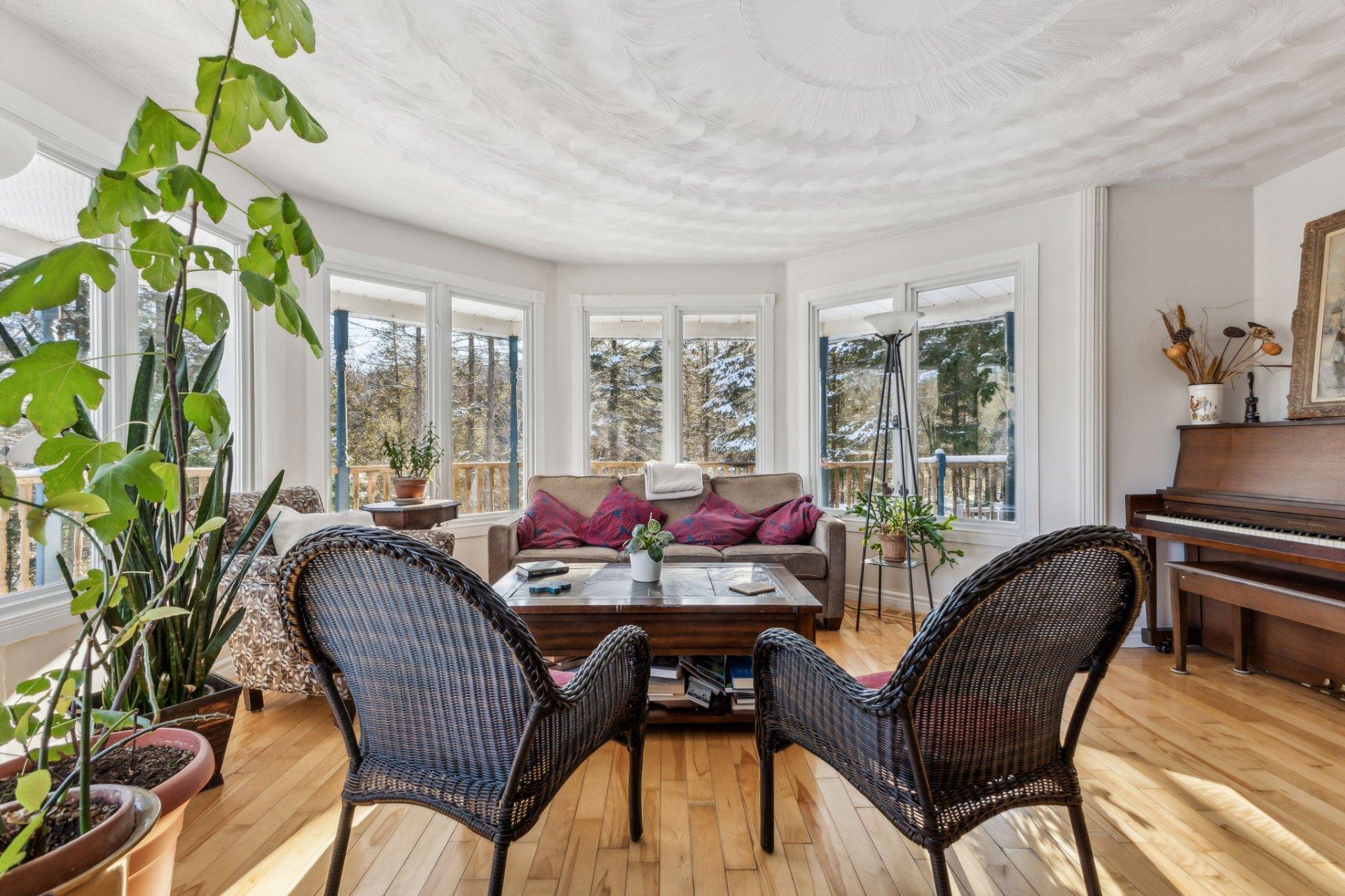 









307


Ch. St-Joseph

,
Val-des-Monts,




QC
J8N7J1

