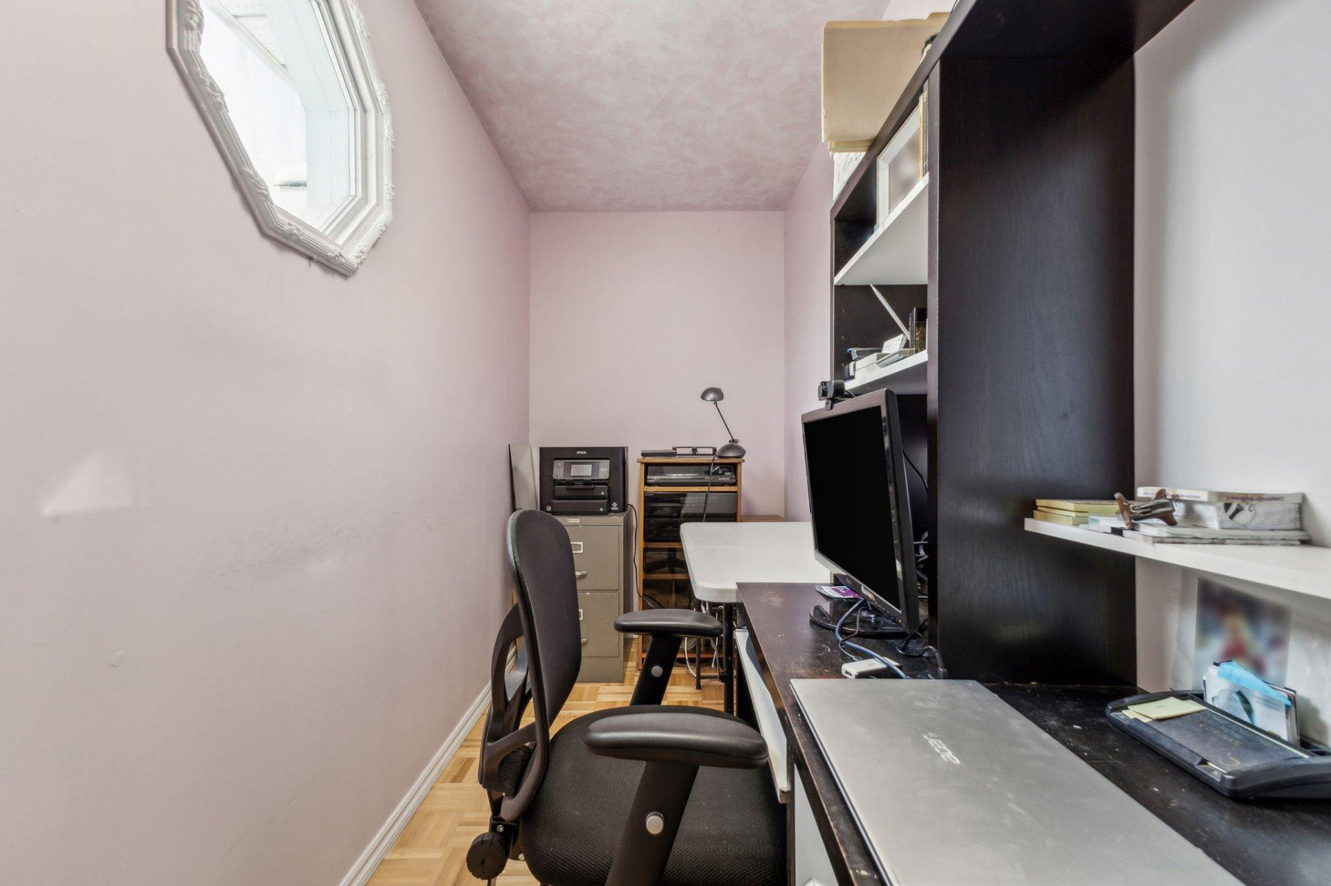 









307


Ch. St-Joseph

,
Val-des-Monts,




QC
J8N7J1

