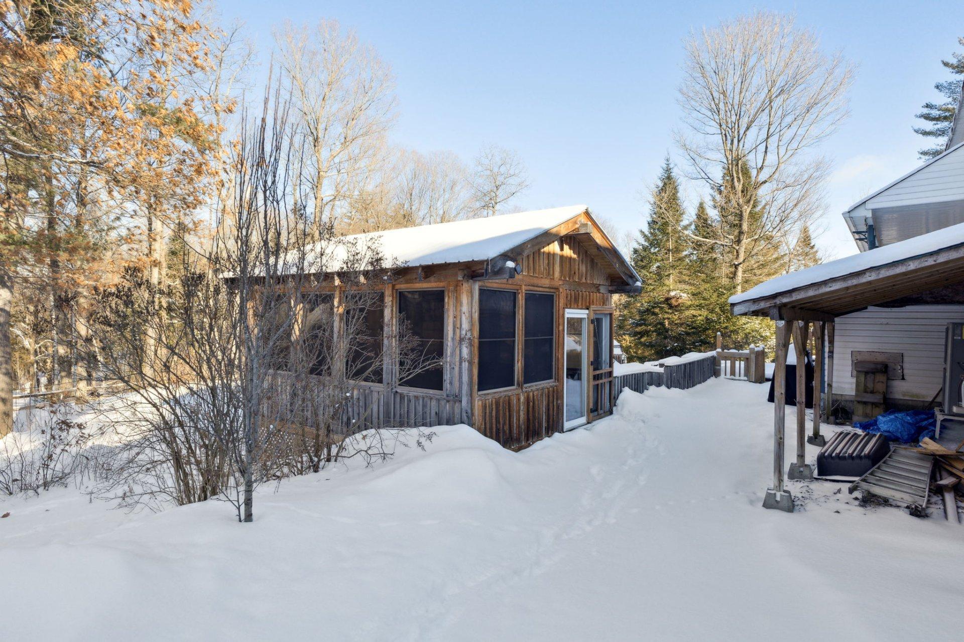 









307


Ch. St-Joseph

,
Val-des-Monts,




QC
J8N7J1

