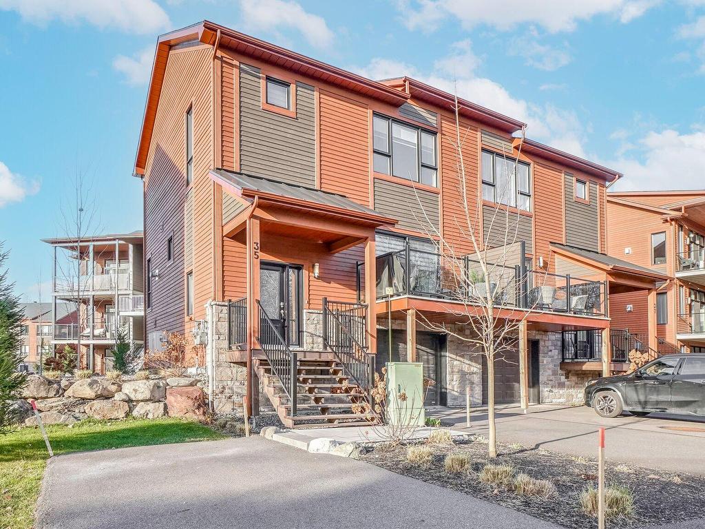 









35


Av. de l'Hôtel-de-Ville

,
Bromont,




QC
J2L0N1

