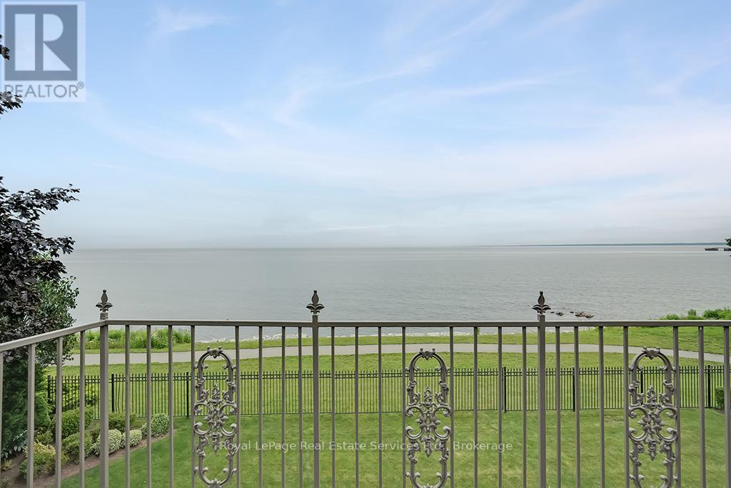 












3286 SHELBURNE PLACE

,
Oakville (BR Bronte),




Ontario
L6L5V9

