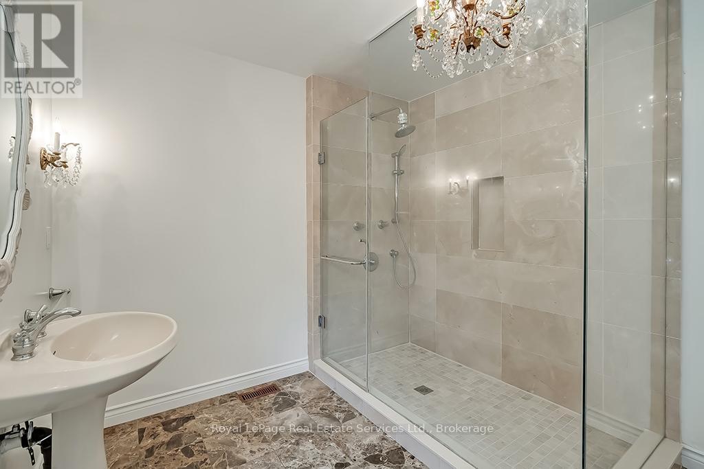 












3286 SHELBURNE PLACE

,
Oakville (BR Bronte),




Ontario
L6L5V9

