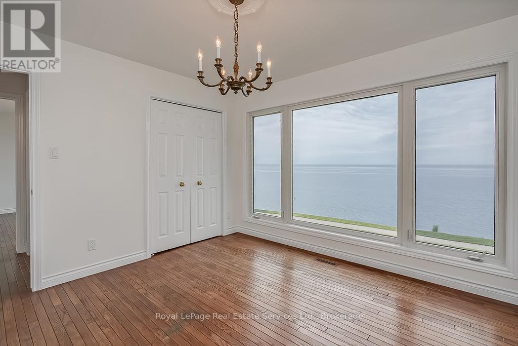 












3286 SHELBURNE PLACE

,
Oakville (BR Bronte),




Ontario
L6L5V9


