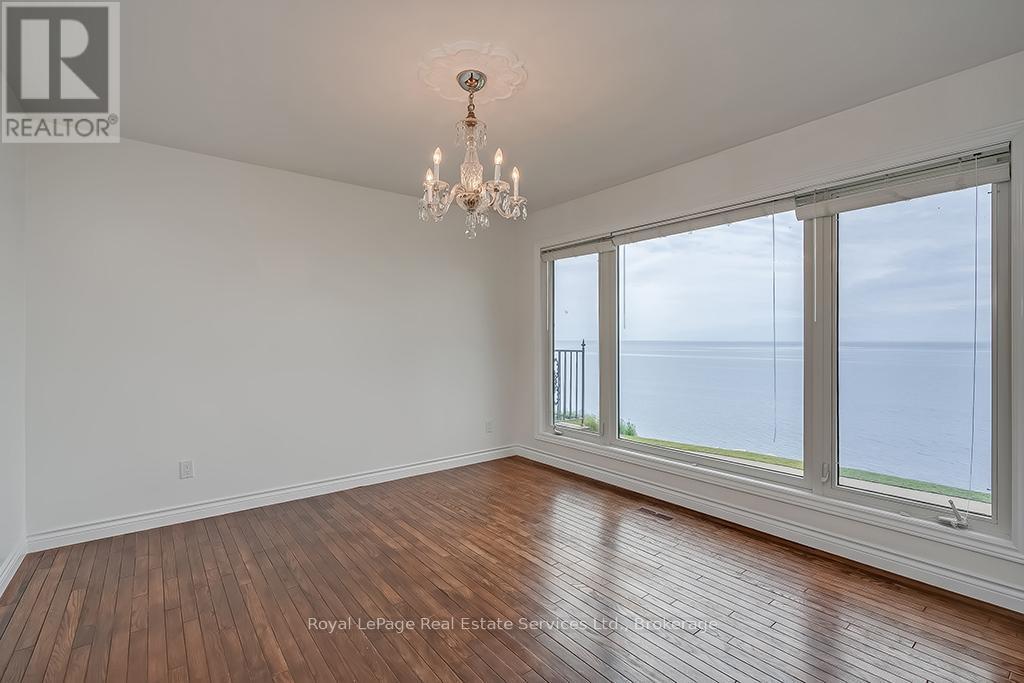 












3286 SHELBURNE PLACE

,
Oakville (BR Bronte),




Ontario
L6L5V9

