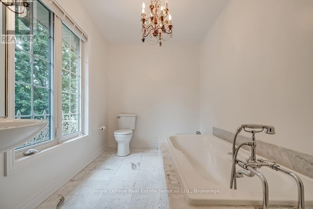 












3286 SHELBURNE PLACE

,
Oakville (BR Bronte),




Ontario
L6L5V9

