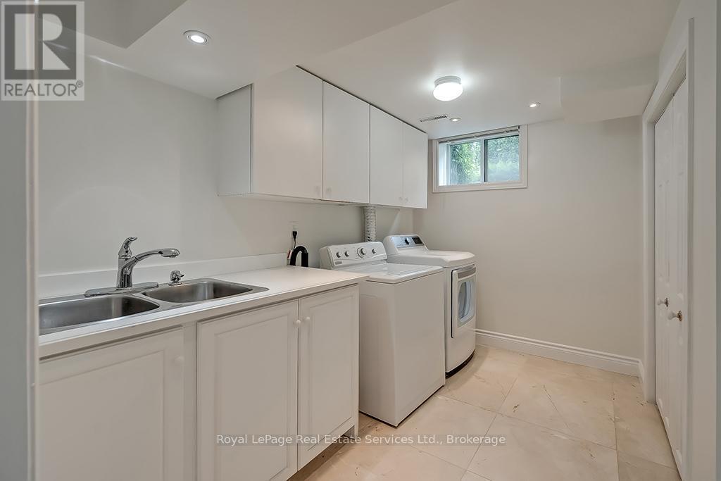 












3286 SHELBURNE PLACE

,
Oakville (BR Bronte),




Ontario
L6L5V9

