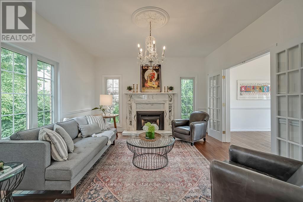 












3286 SHELBURNE PLACE

,
Oakville (BR Bronte),




Ontario
L6L5V9

