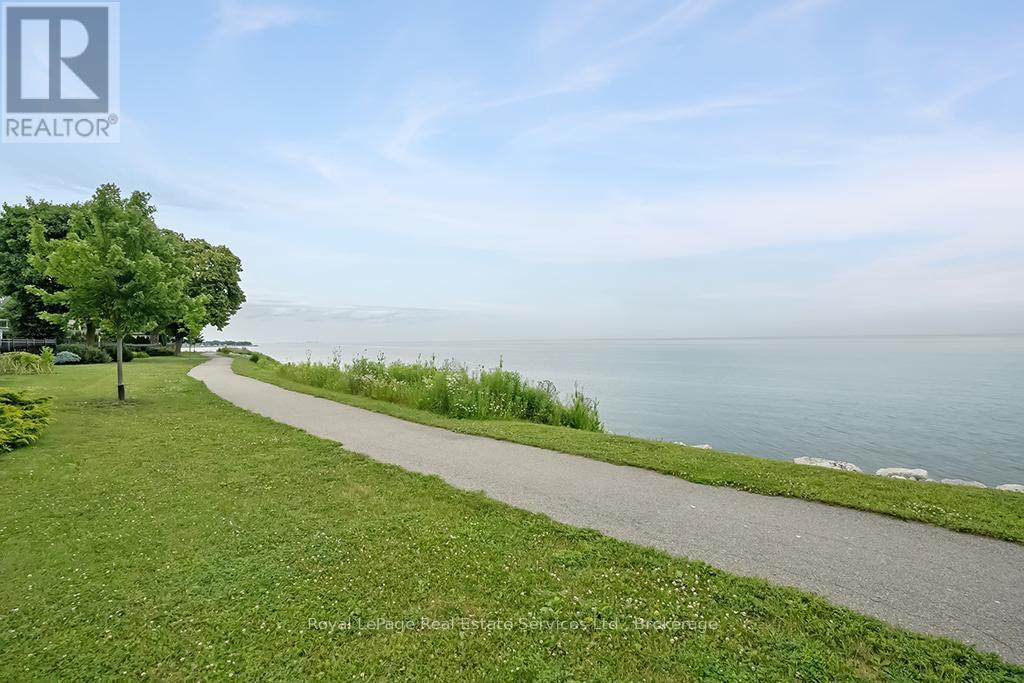 












3286 SHELBURNE PLACE

,
Oakville (BR Bronte),




Ontario
L6L5V9

