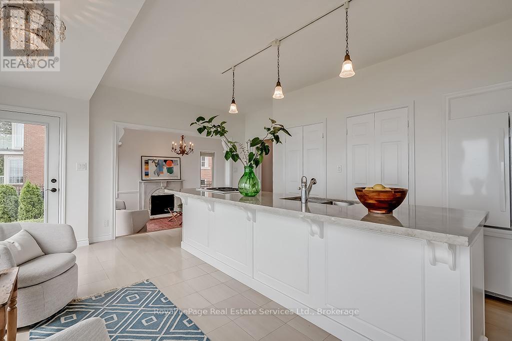 












3286 SHELBURNE PLACE

,
Oakville (BR Bronte),




Ontario
L6L5V9

