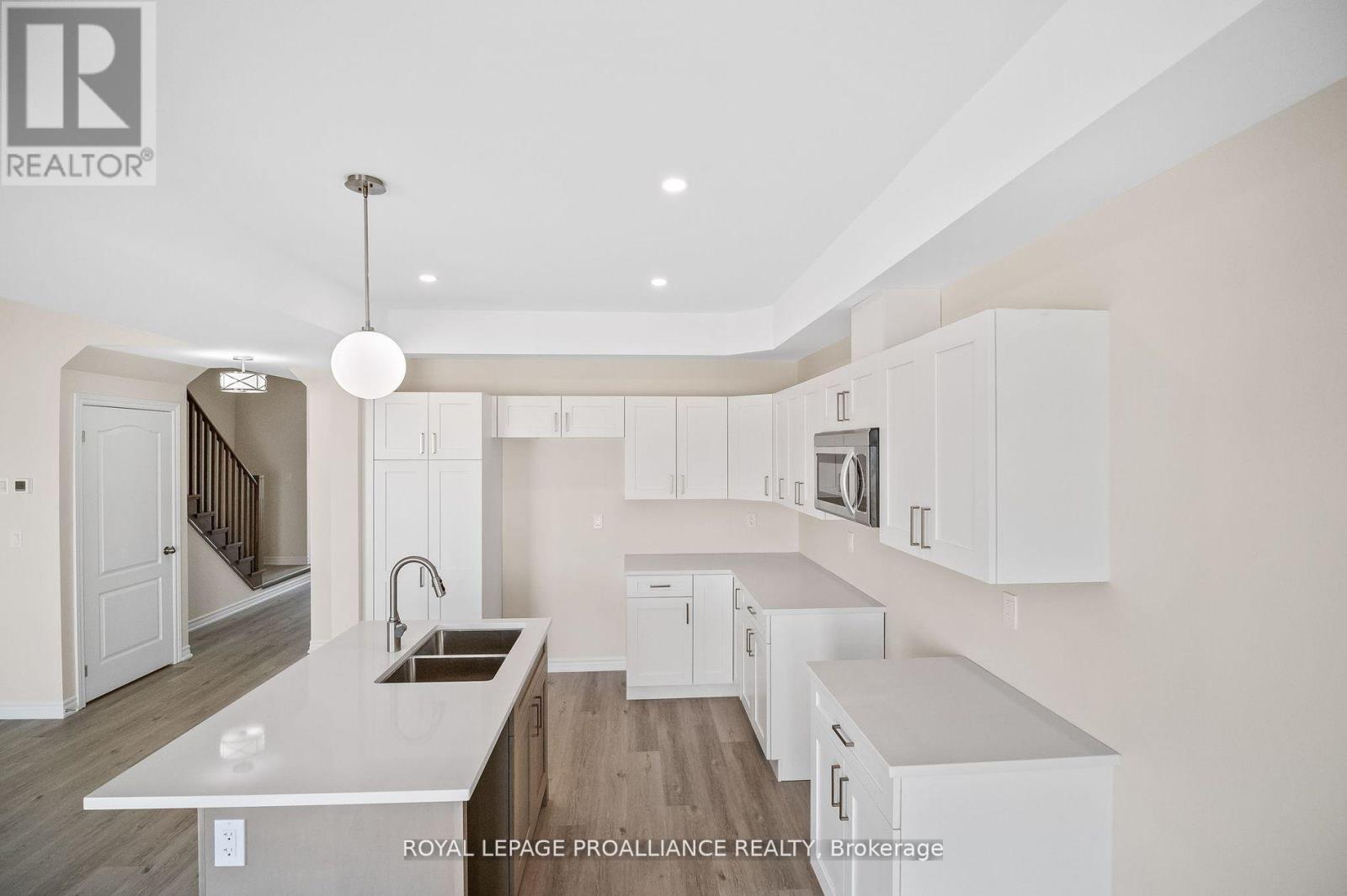 












479 HAYWARD STREET

,
Cobourg,




Ontario
K9A3N5

