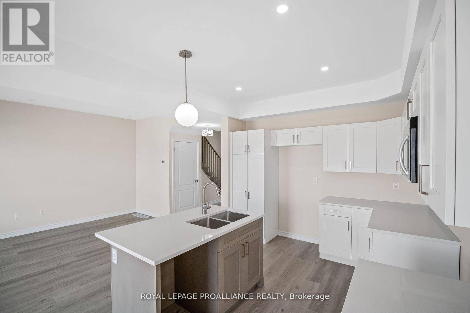 












479 HAYWARD STREET

,
Cobourg,




Ontario
K9A3N5

