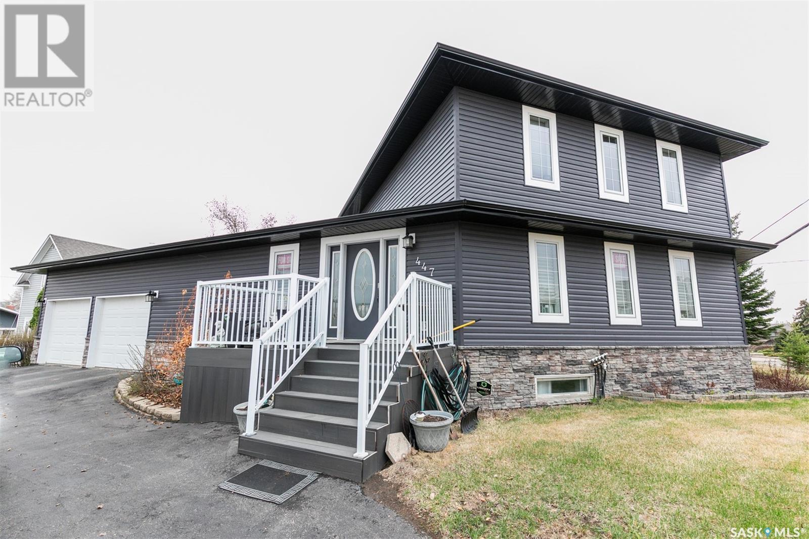 












447 Columbia AVENUE

,
Kerrobert,




Saskatchewan
S0L1R0

