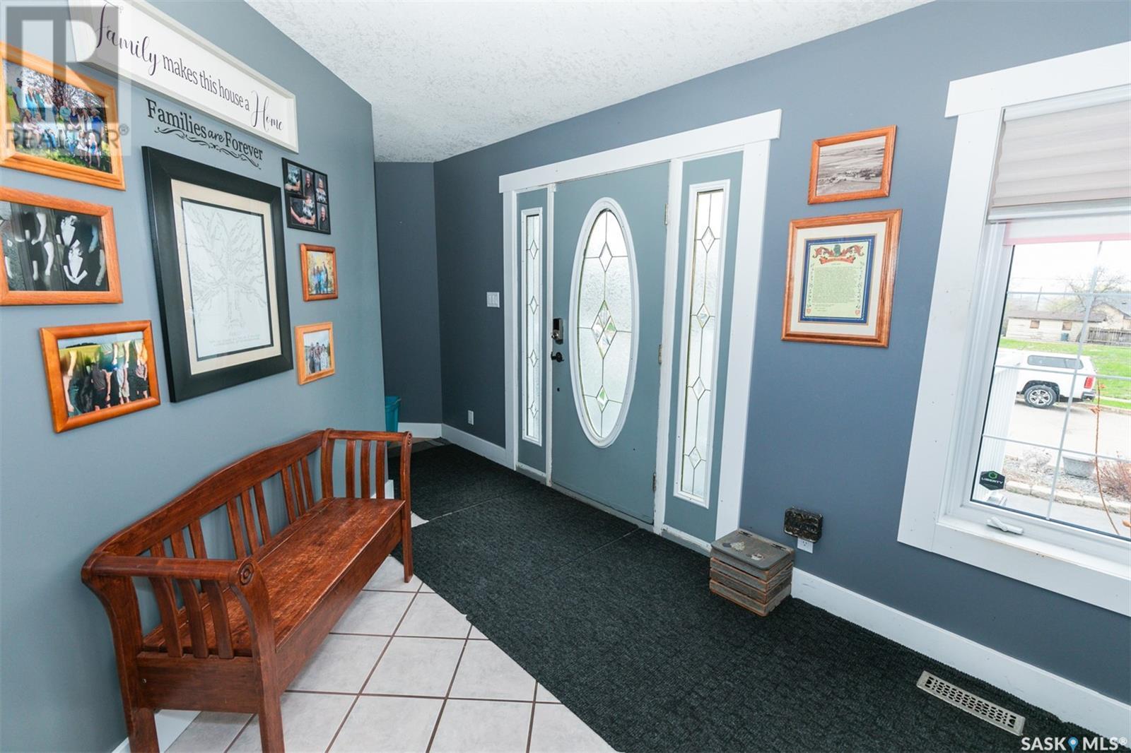 












447 Columbia AVENUE

,
Kerrobert,




Saskatchewan
S0L1R0

