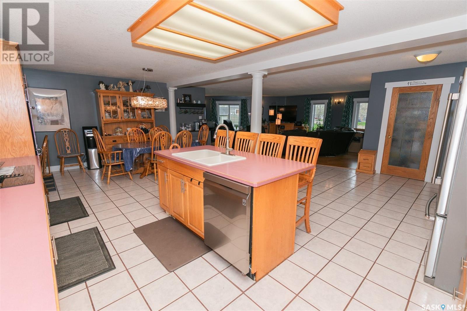 












447 Columbia AVENUE

,
Kerrobert,




Saskatchewan
S0L1R0

