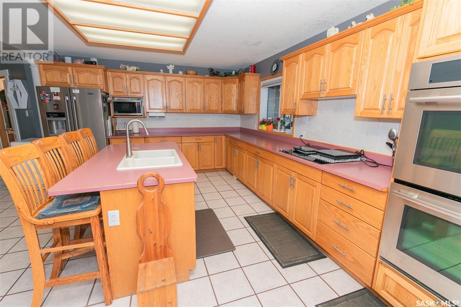 












447 Columbia AVENUE

,
Kerrobert,




Saskatchewan
S0L1R0


