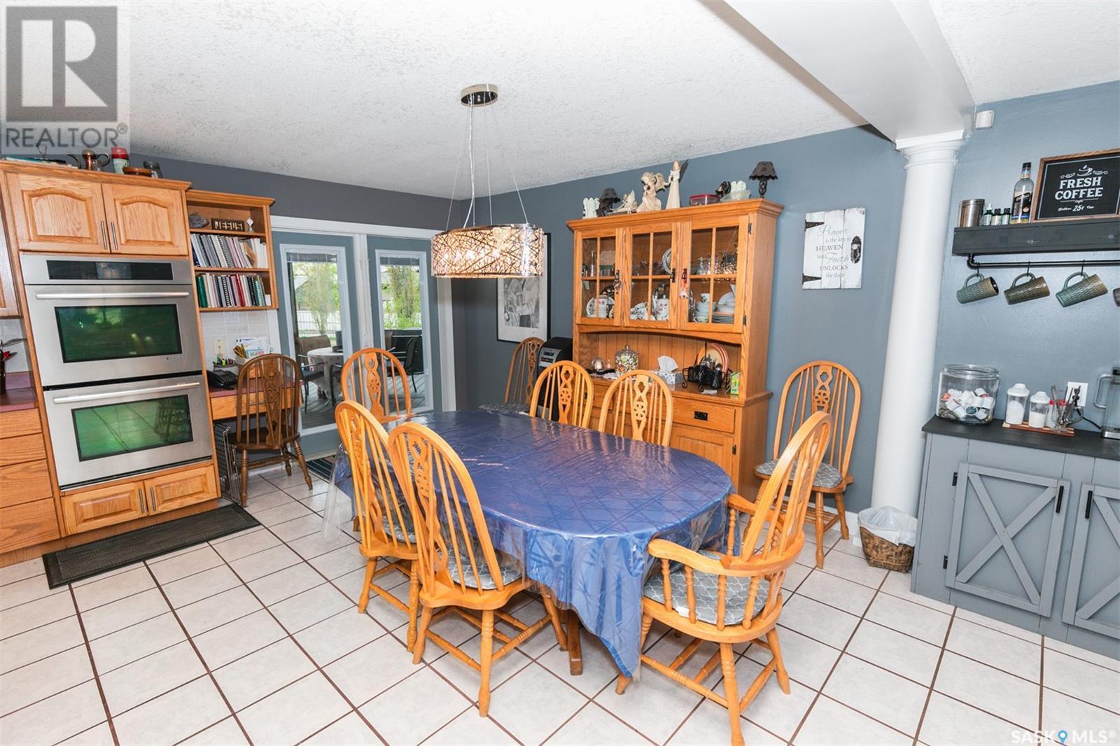 












447 Columbia AVENUE

,
Kerrobert,




Saskatchewan
S0L1R0

