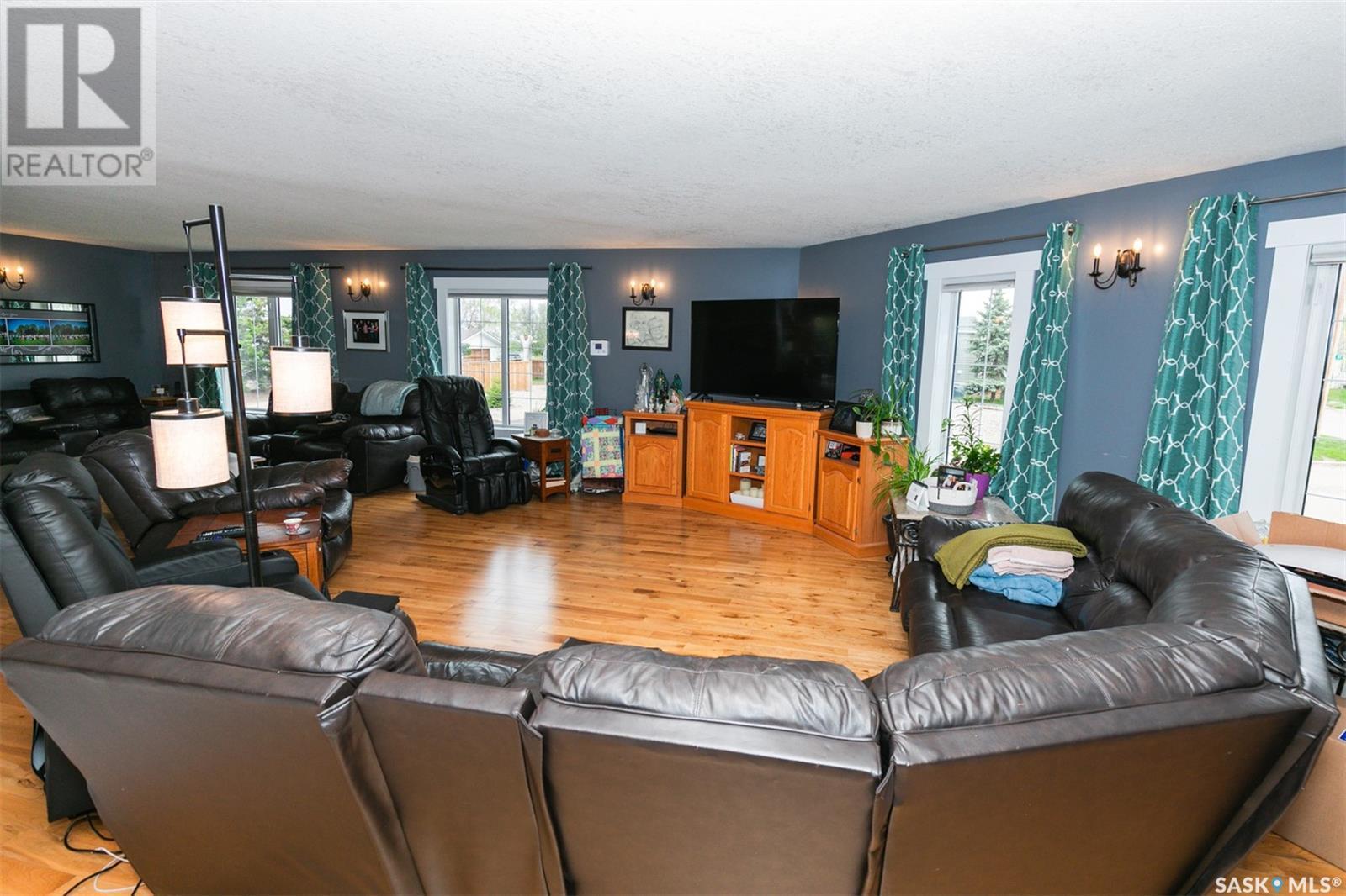 












447 Columbia AVENUE

,
Kerrobert,




Saskatchewan
S0L1R0

