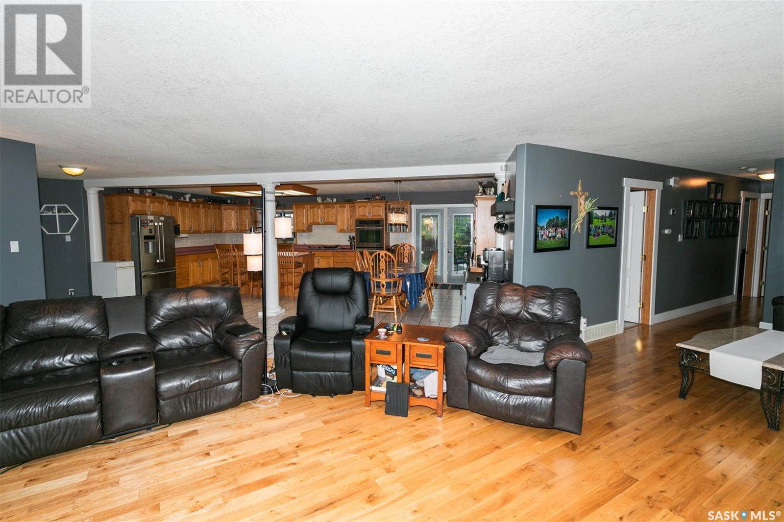 












447 Columbia AVENUE

,
Kerrobert,




Saskatchewan
S0L1R0

