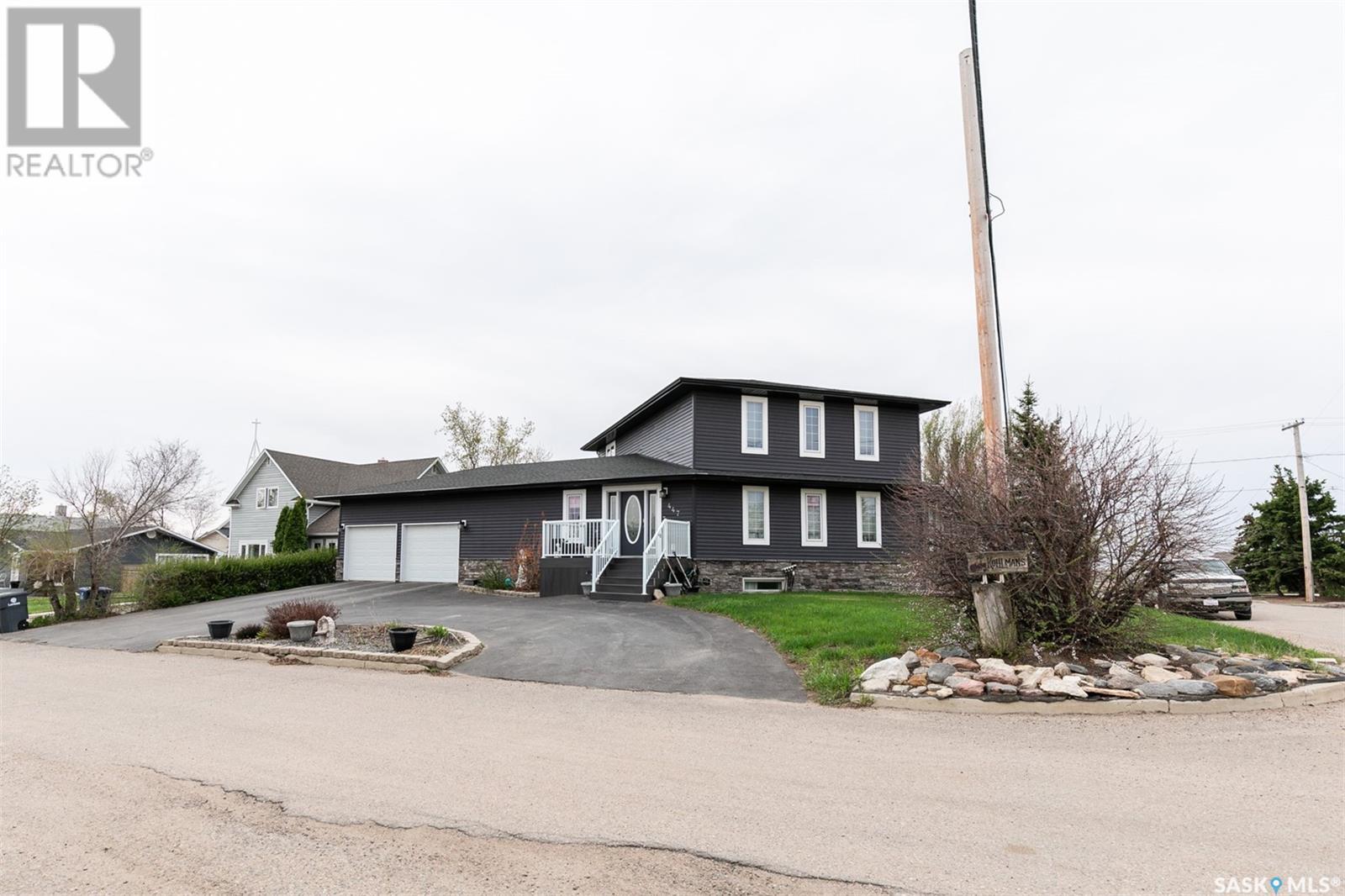 












447 Columbia AVENUE

,
Kerrobert,




Saskatchewan
S0L1R0

