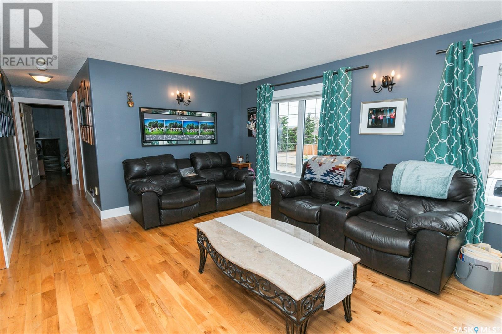 












447 Columbia AVENUE

,
Kerrobert,




Saskatchewan
S0L1R0

