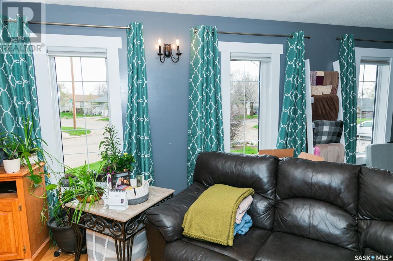 












447 Columbia AVENUE

,
Kerrobert,




Saskatchewan
S0L1R0


