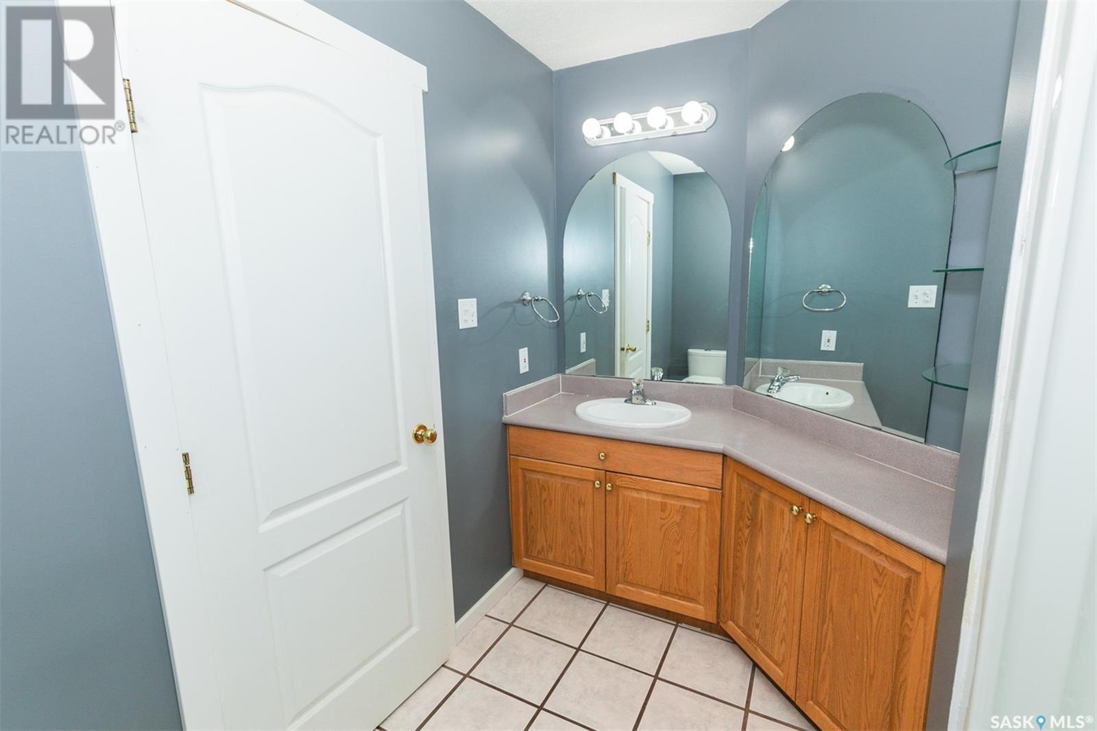 












447 Columbia AVENUE

,
Kerrobert,




Saskatchewan
S0L1R0

