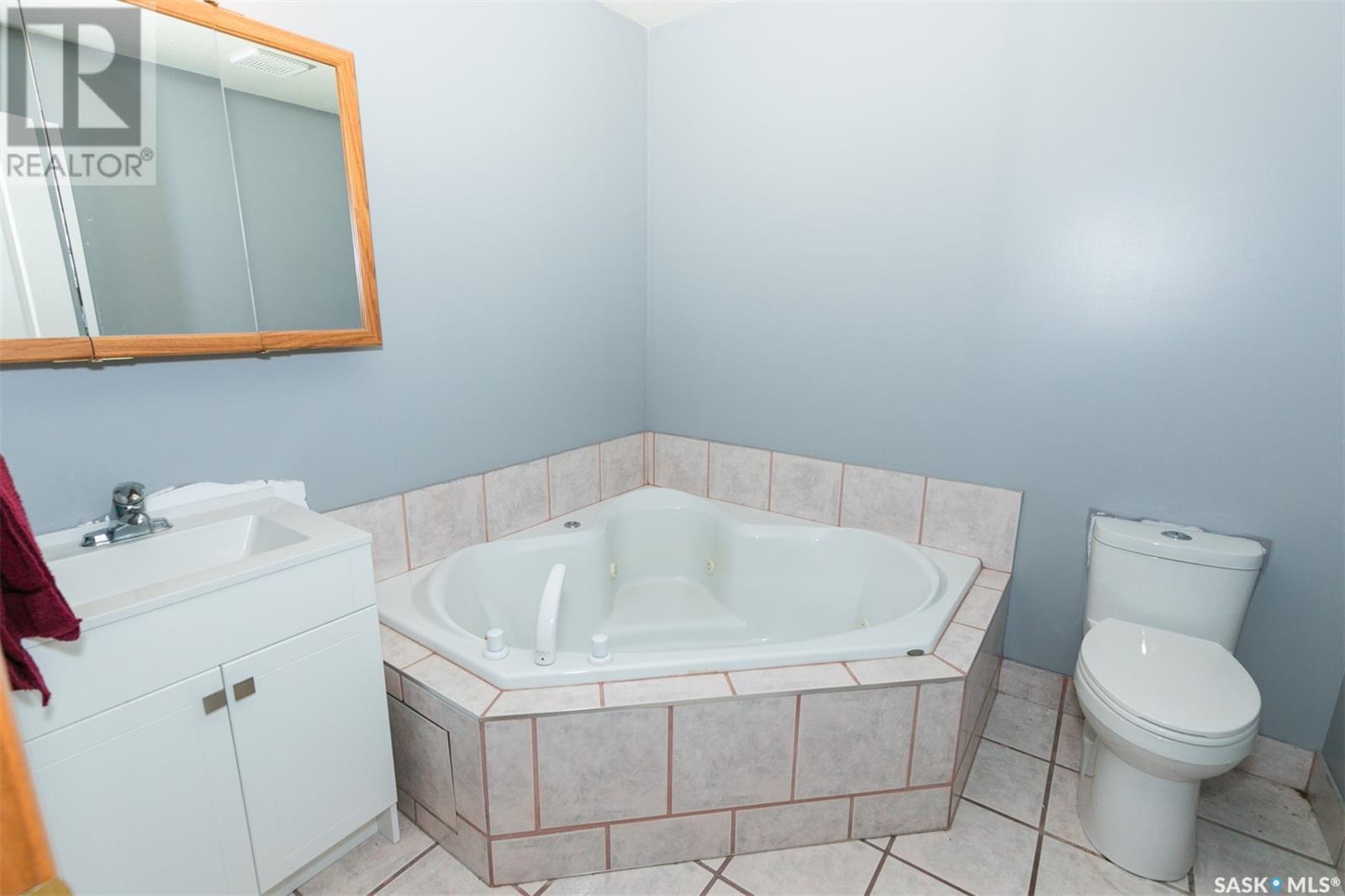 












447 Columbia AVENUE

,
Kerrobert,




Saskatchewan
S0L1R0

