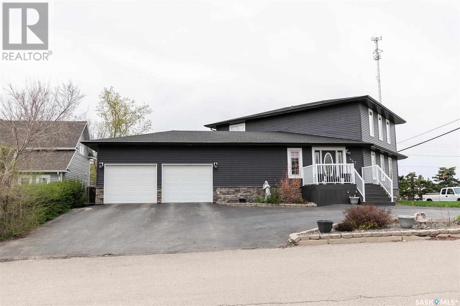 












447 Columbia AVENUE

,
Kerrobert,




Saskatchewan
S0L1R0


