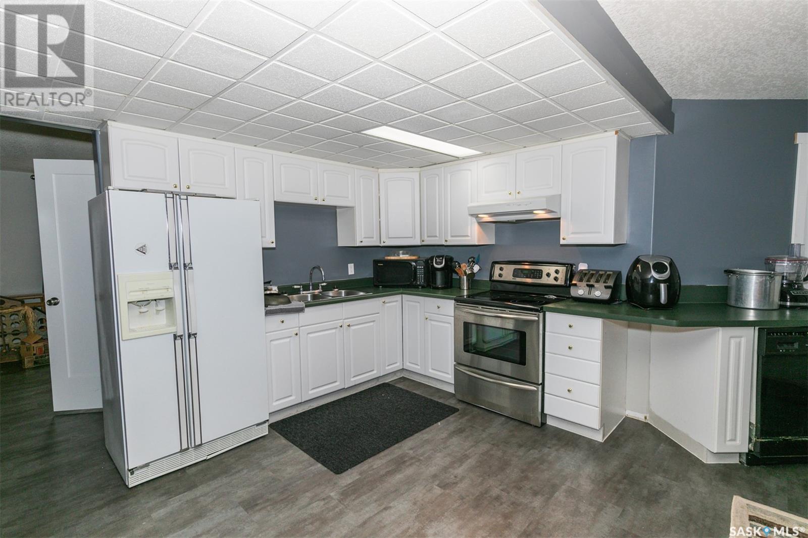 












447 Columbia AVENUE

,
Kerrobert,




Saskatchewan
S0L1R0

