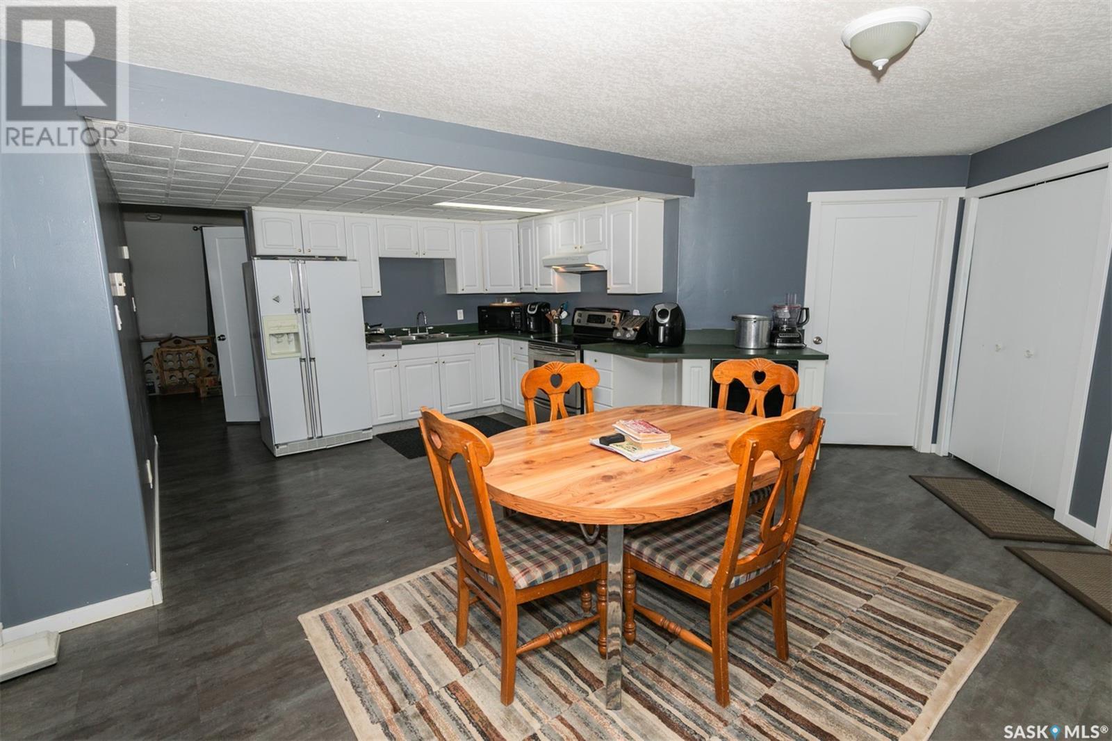 












447 Columbia AVENUE

,
Kerrobert,




Saskatchewan
S0L1R0

