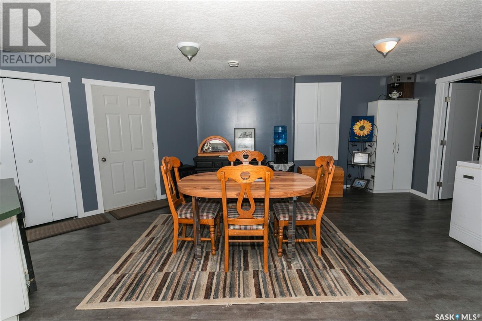 












447 Columbia AVENUE

,
Kerrobert,




Saskatchewan
S0L1R0

