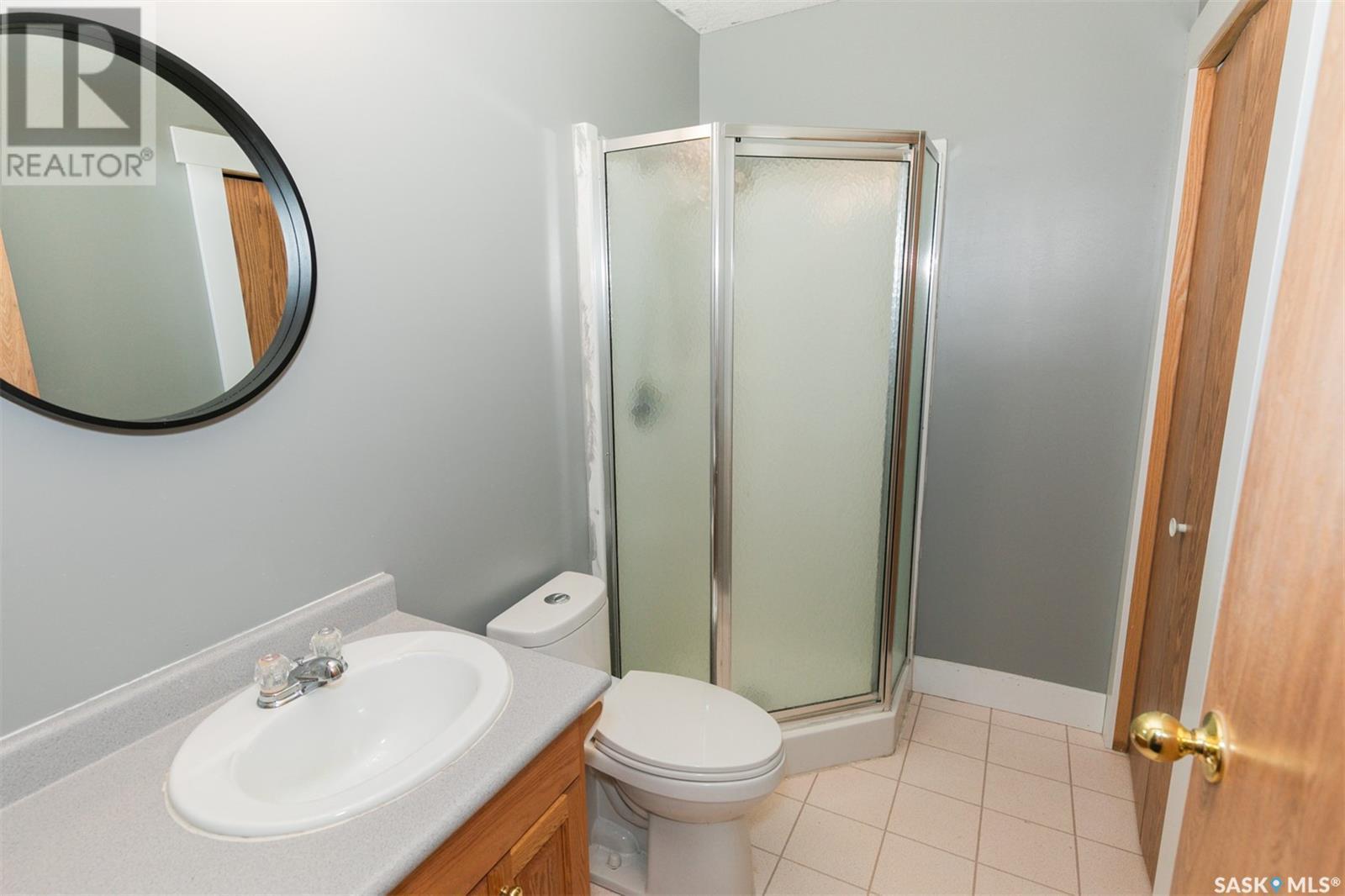 












447 Columbia AVENUE

,
Kerrobert,




Saskatchewan
S0L1R0

