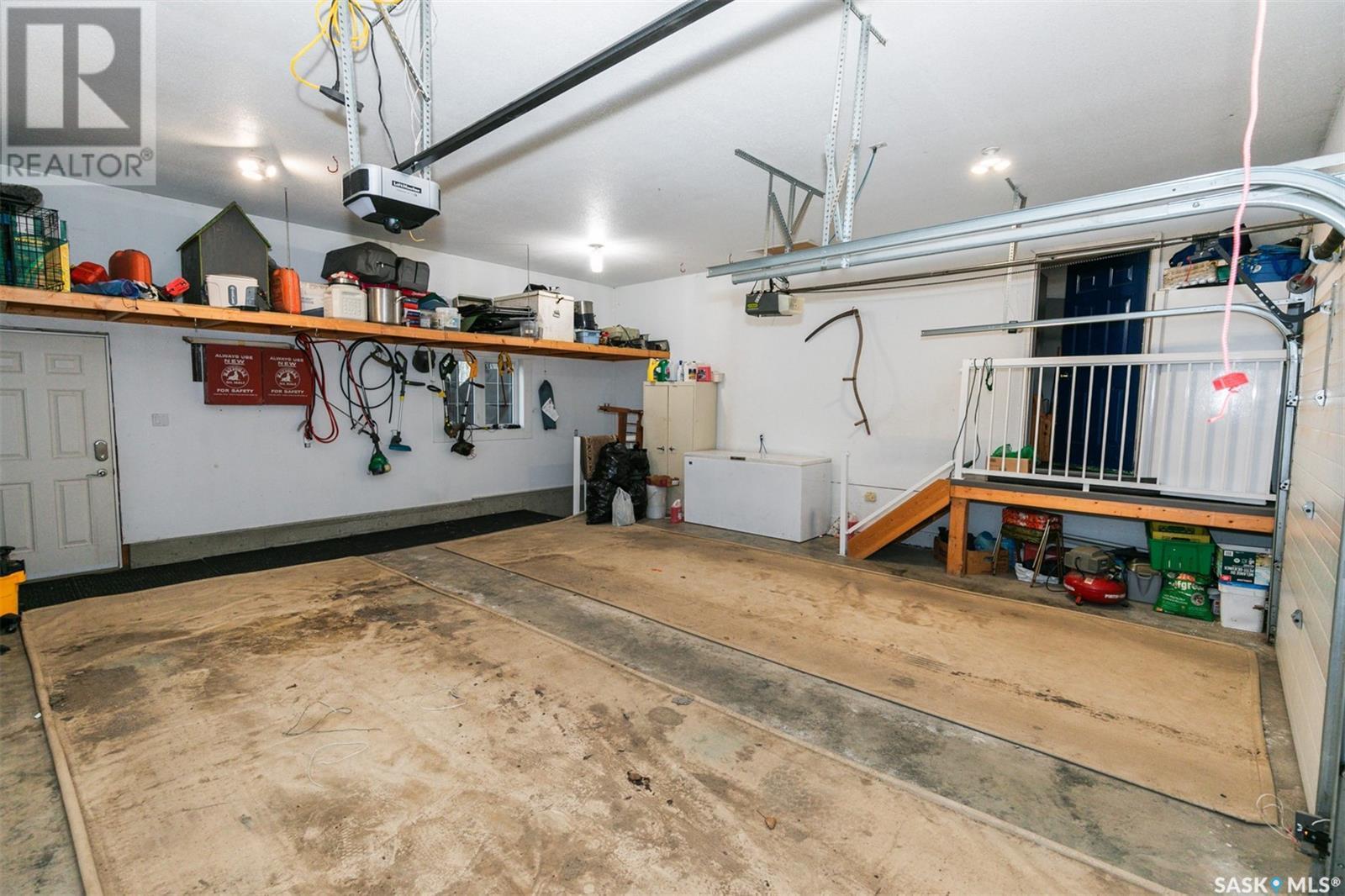 












447 Columbia AVENUE

,
Kerrobert,




Saskatchewan
S0L1R0

