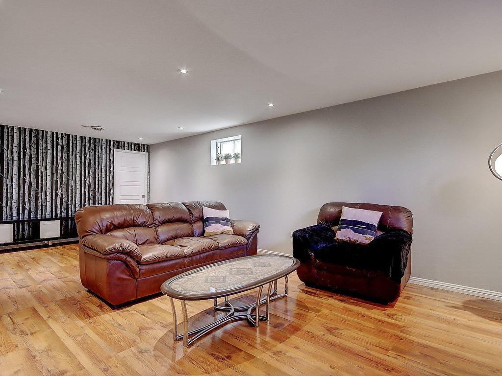 









306


Rue Fontaine

,
Saint-Jean-sur-Richelieu,




QC
J2Y1G7

