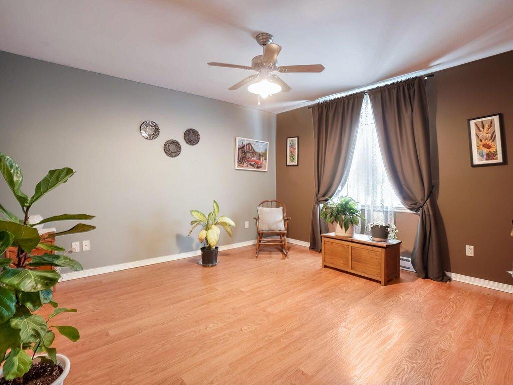 









4515


Av. Louis-Payette

,
Laval (Chomedey),




QC
H7T2P8

