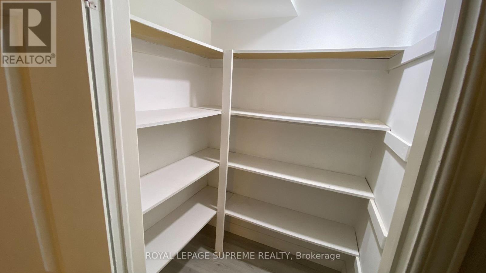 












BSMT - 22 AMBLECOTE PL

,
Hamilton,




Ontario
L8W3E9

