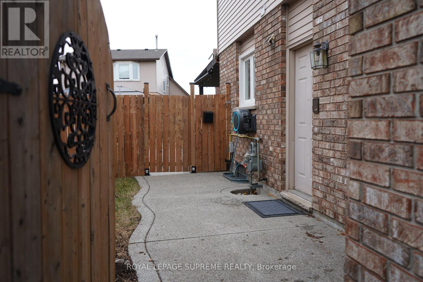 












BSMT - 22 AMBLECOTE PL

,
Hamilton,




Ontario
L8W3E9

