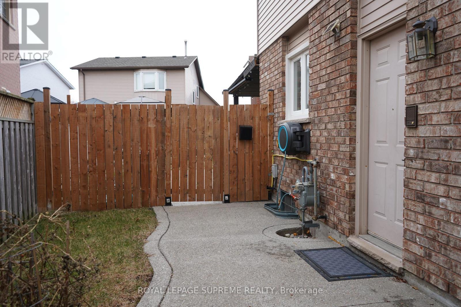 












BSMT - 22 AMBLECOTE PL

,
Hamilton,




Ontario
L8W3E9

