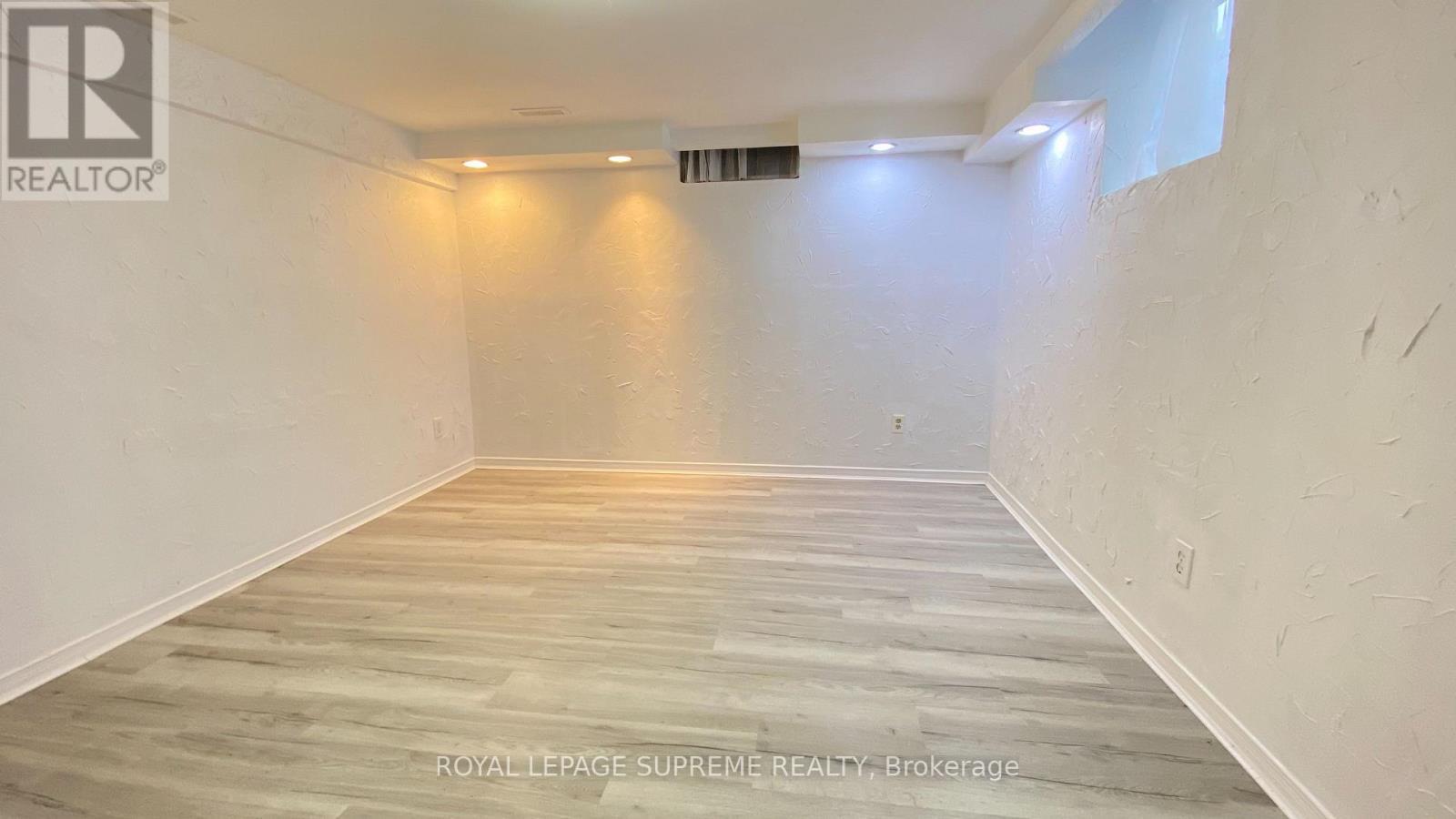 












BSMT - 22 AMBLECOTE PL

,
Hamilton,




Ontario
L8W3E9

