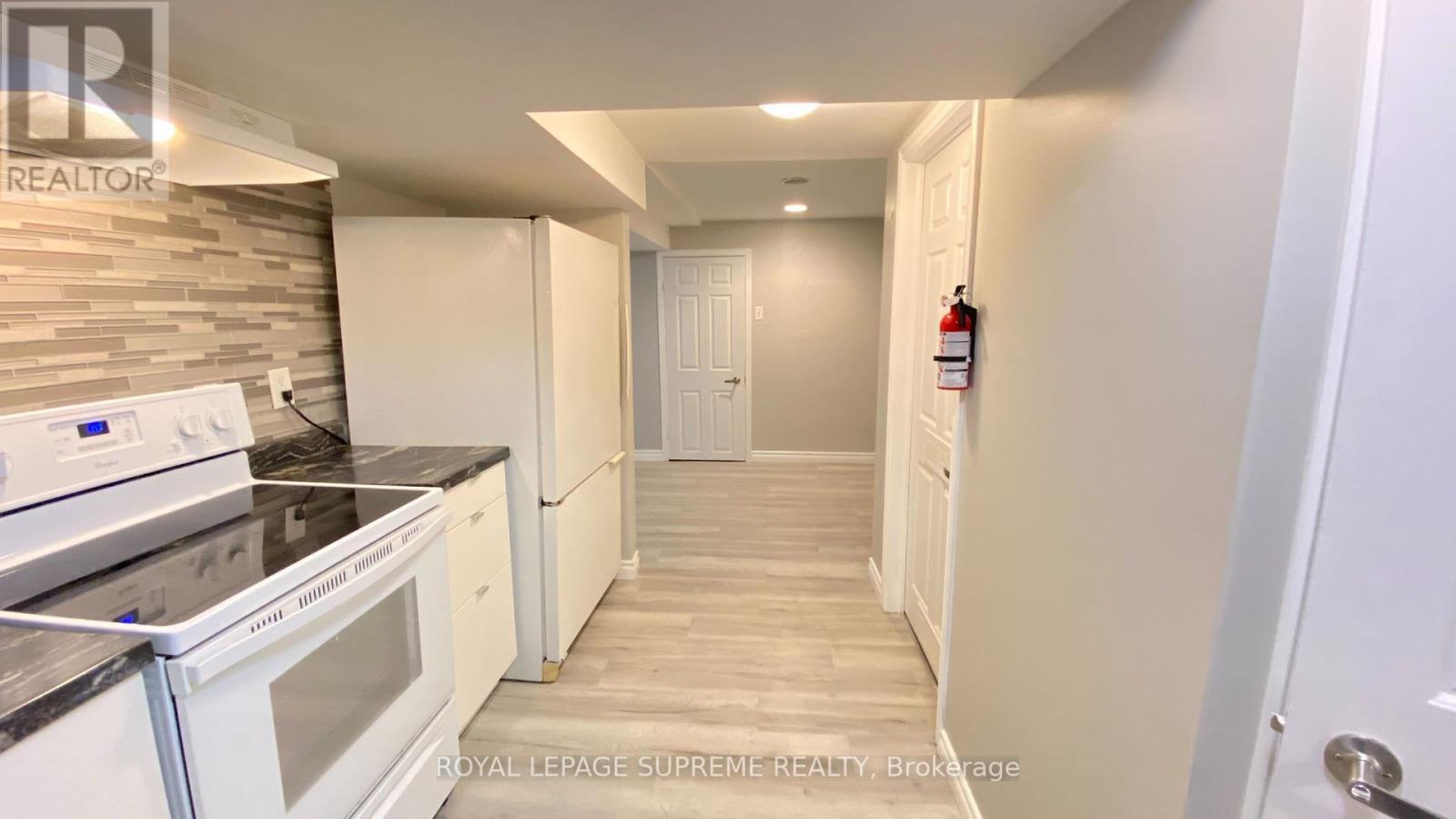












BSMT - 22 AMBLECOTE PL

,
Hamilton,




Ontario
L8W3E9

