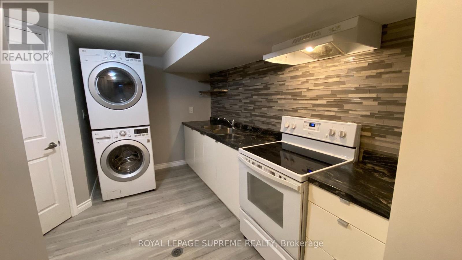 












BSMT - 22 AMBLECOTE PL

,
Hamilton,




Ontario
L8W3E9

