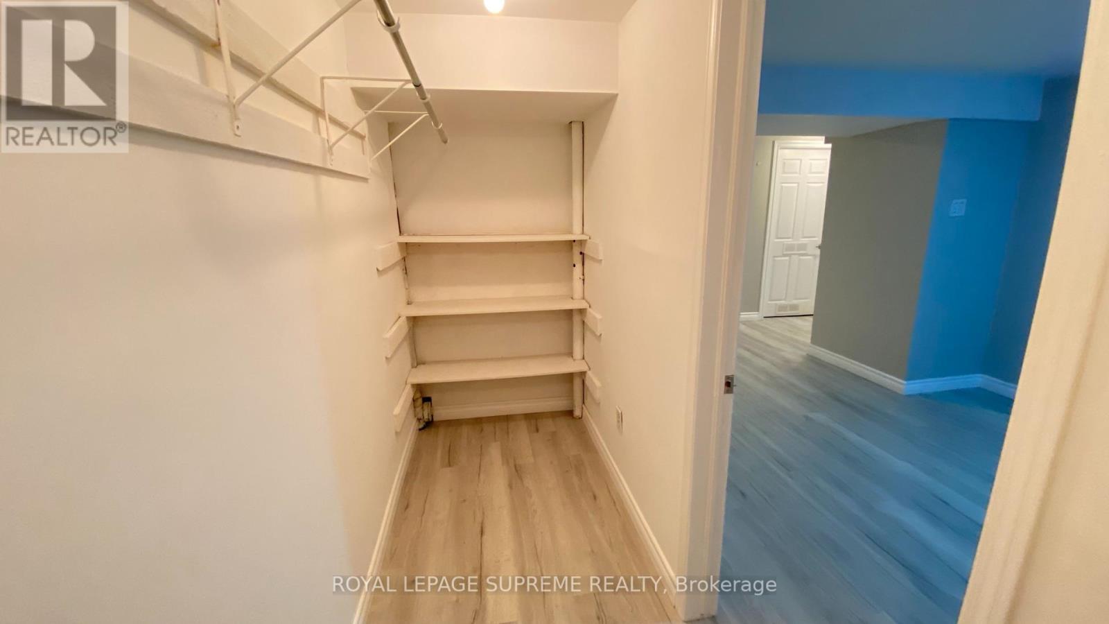 












BSMT - 22 AMBLECOTE PL

,
Hamilton,




Ontario
L8W3E9

