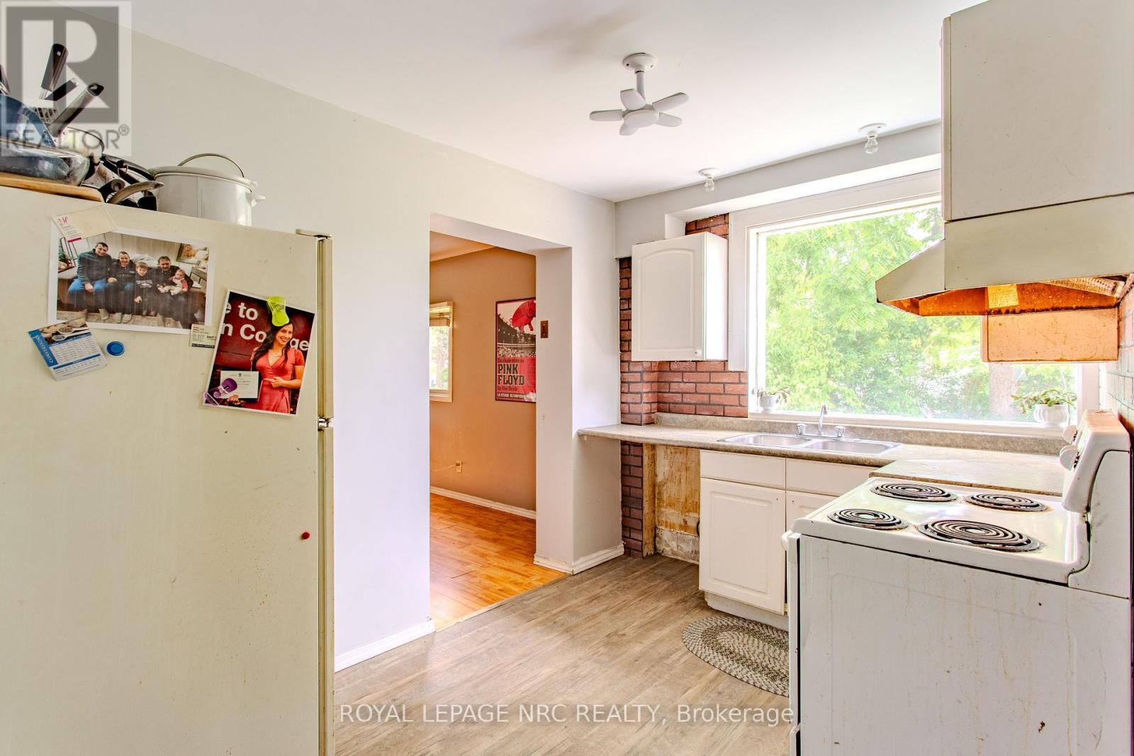 












3796 DOMINION ROAD

,
Fort Erie (335 - Ridgeway),




Ontario
L0S1N0

