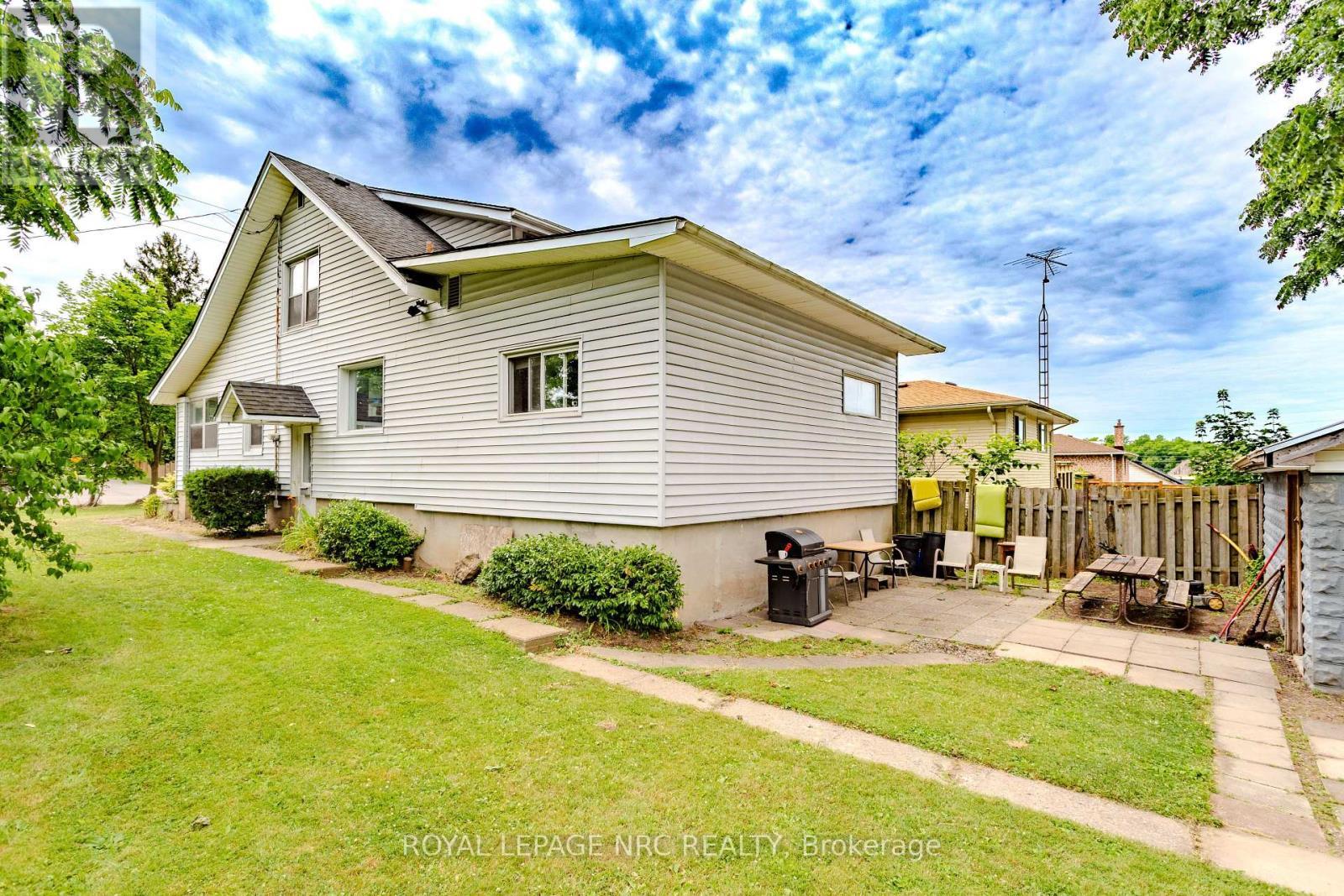 












3796 DOMINION ROAD

,
Fort Erie (335 - Ridgeway),




Ontario
L0S1N0

