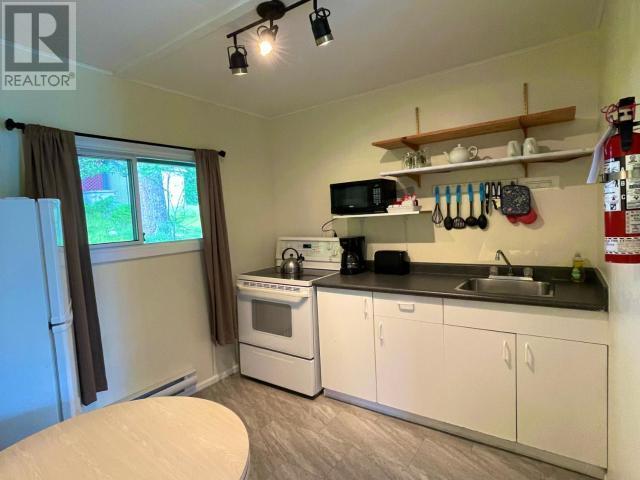 












7274 HIGHWAY 101

,
Powell River,




British Columbia

