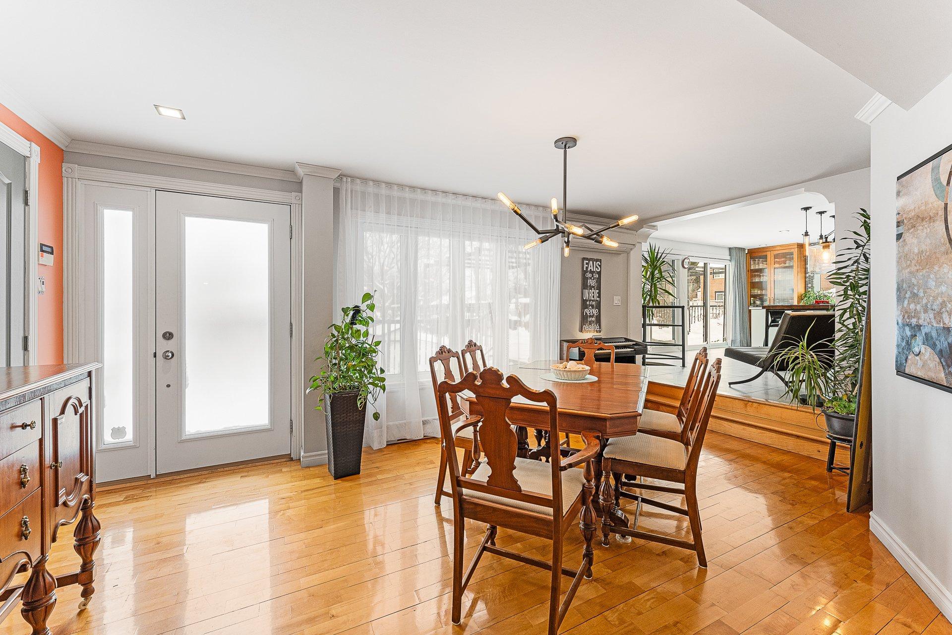 









1233

 - 1235


Rue du Sud

,
Cowansville,




QC
J2K2Y9

